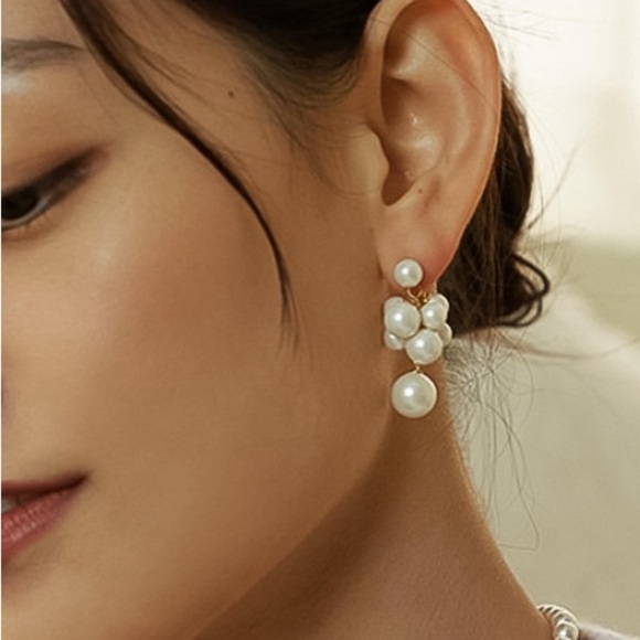 18K Pearl Cluster Earrings - Picture 3 of 4